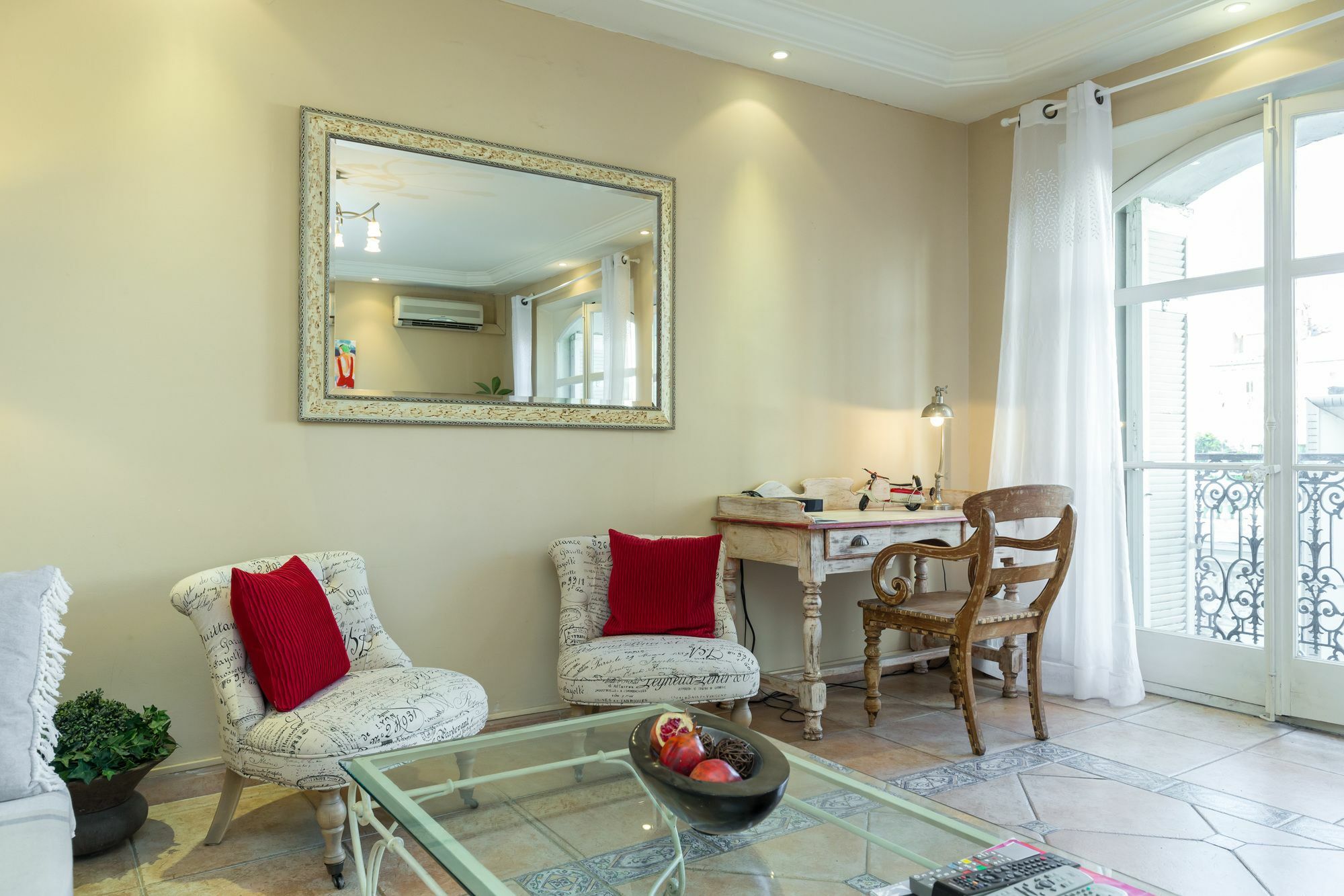 Lovely 2 Bed 2 Bath Apartment In Cannes On Rue Antibea Easy Walk To The Palais 224 외부 사진