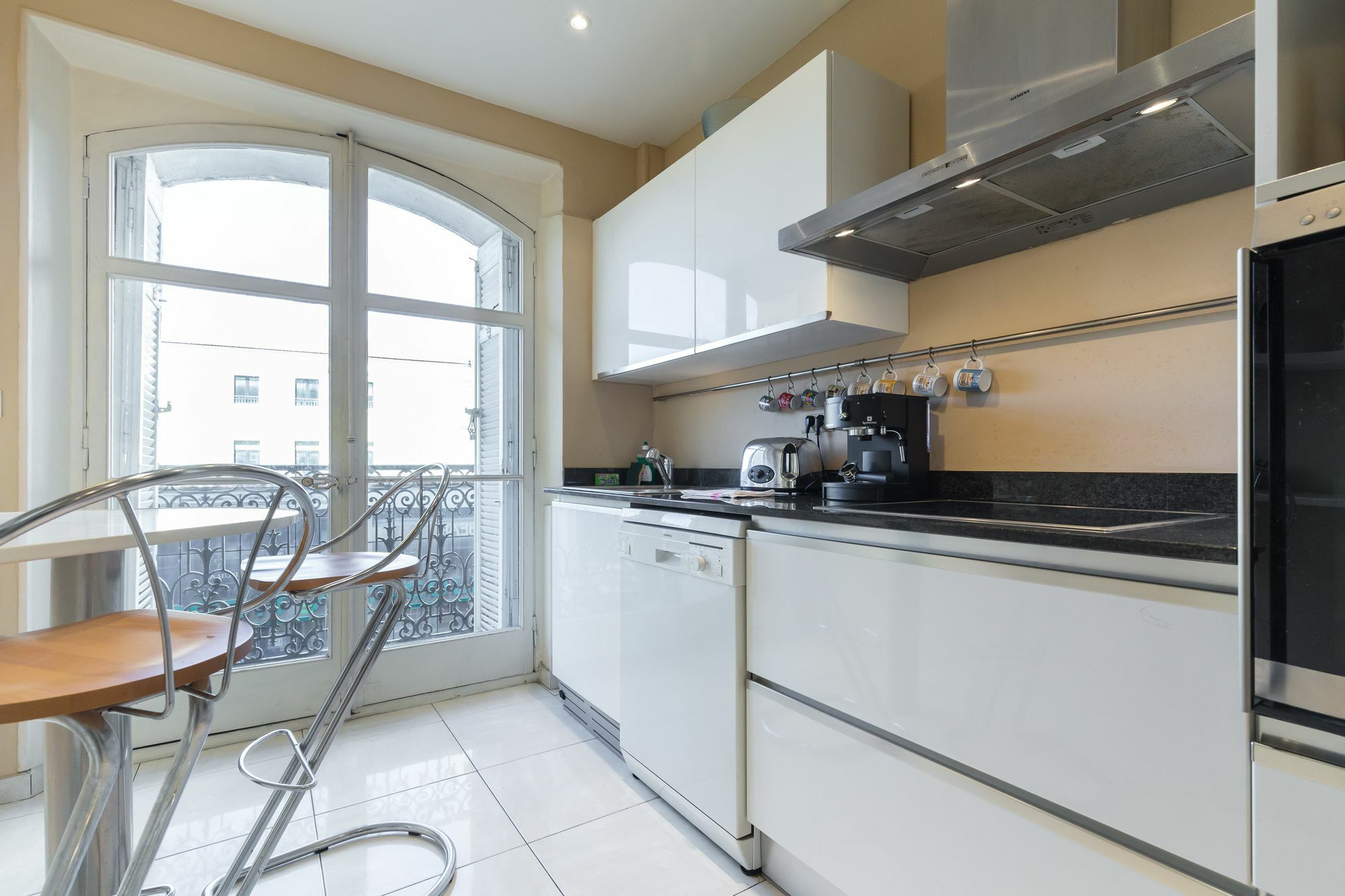 Lovely 2 Bed 2 Bath Apartment In Cannes On Rue Antibea Easy Walk To The Palais 224 외부 사진
