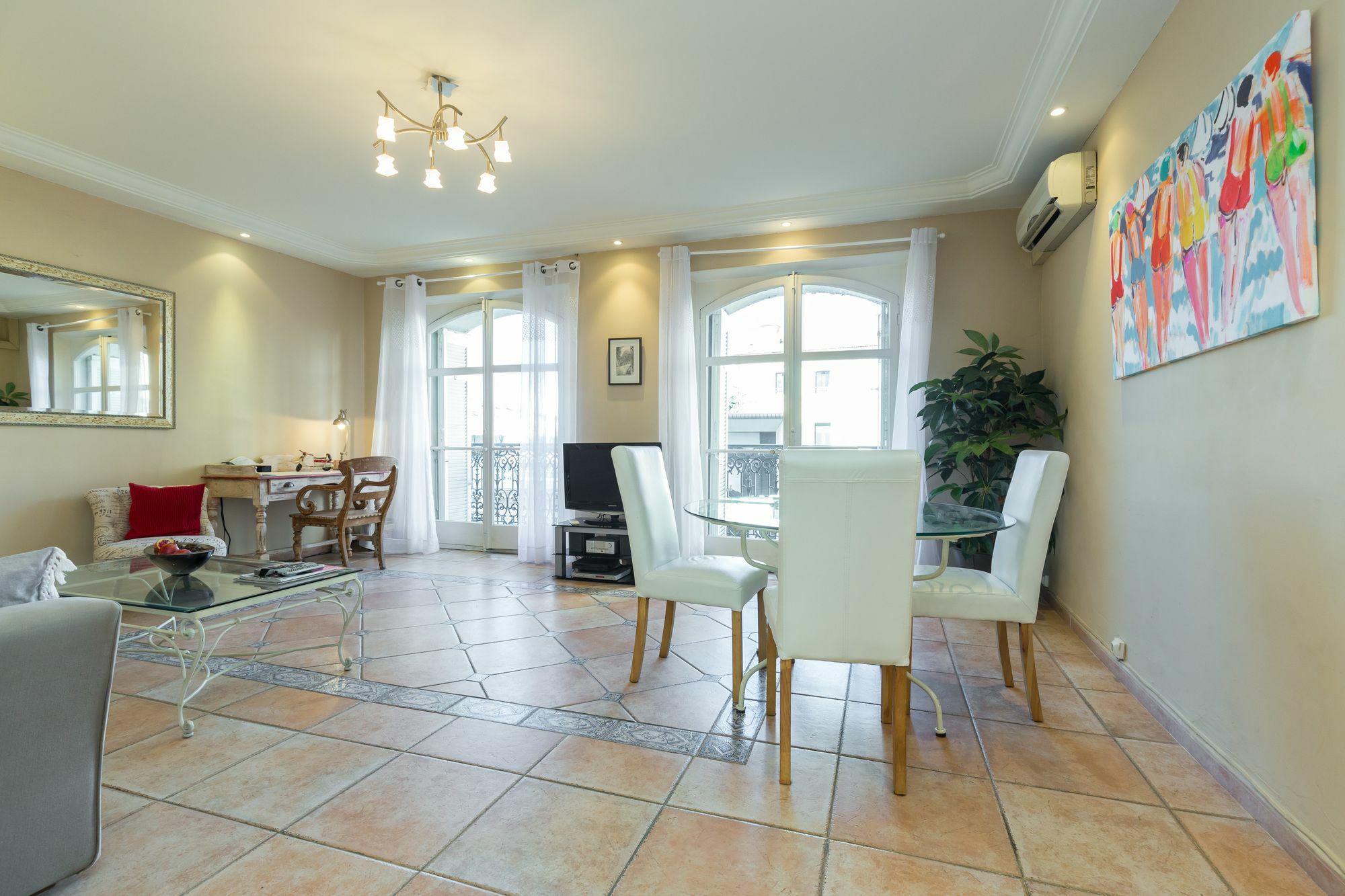 Lovely 2 Bed 2 Bath Apartment In Cannes On Rue Antibea Easy Walk To The Palais 224 외부 사진