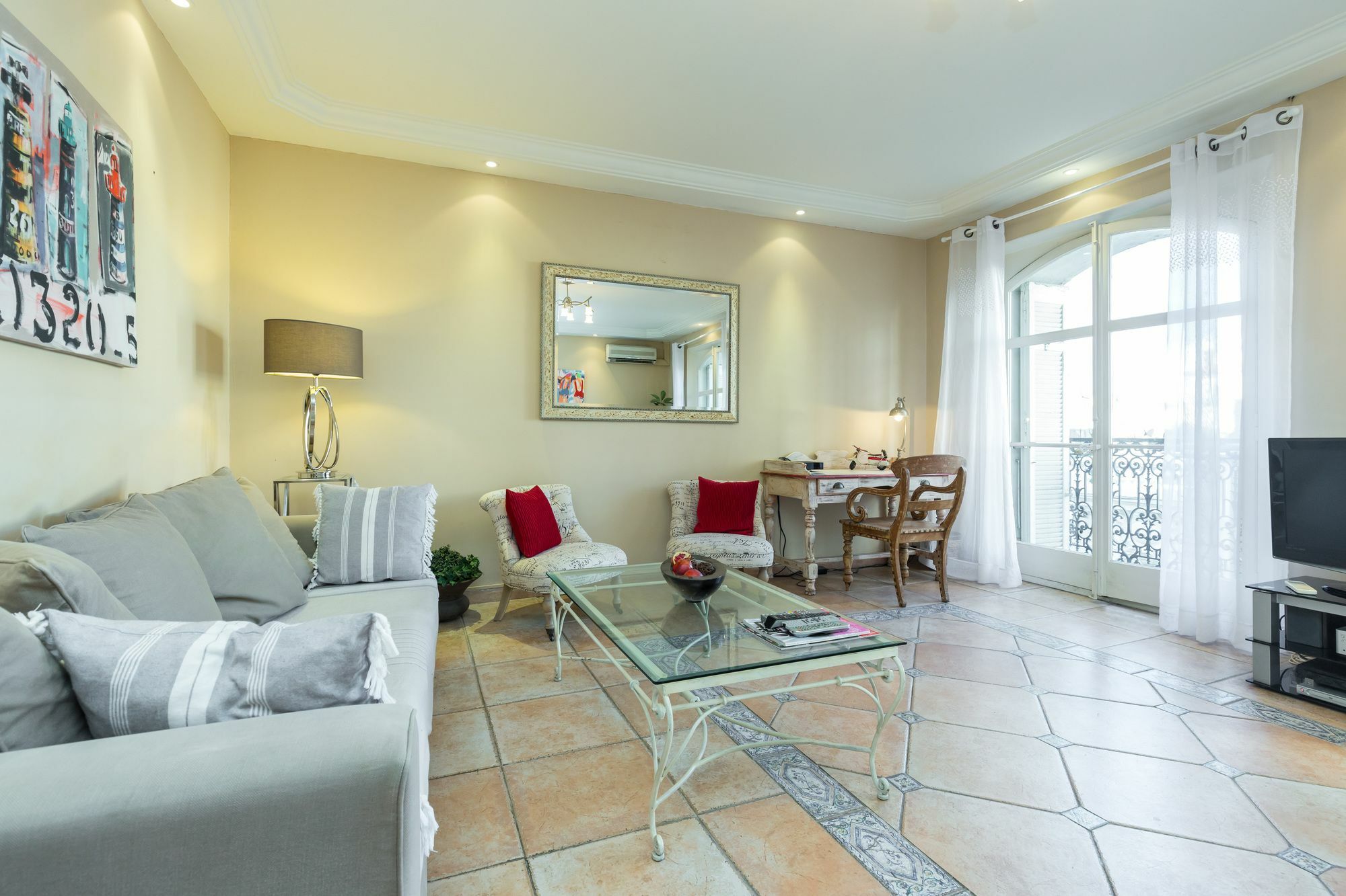 Lovely 2 Bed 2 Bath Apartment In Cannes On Rue Antibea Easy Walk To The Palais 224 외부 사진